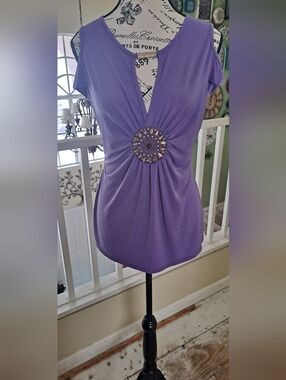 VENUS Lavender V-Neck Short Sleeve Top with Jeweled Waist Medallion